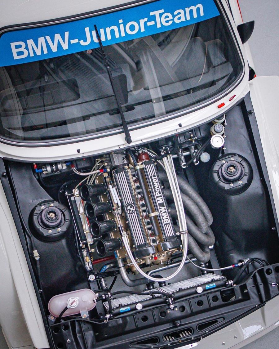 Моторный отсек BMW 320i Turbo Group 5 (E21) 1977 года  (фото 21 из 30)